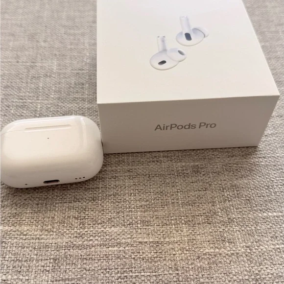 Apple AirPods Pro 2nd Generation - Picture 2 of 3